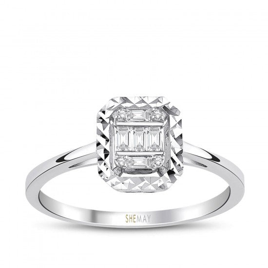 Дамски пръстен от бяло злато с диаманти 0.13к. от колекция Baguette. Този диамантен пръстен е на добра цена и е подходящ пръстен за годеж или друг повод.